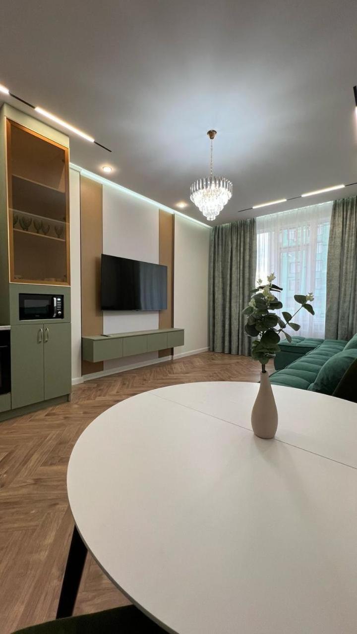 Современная Квартира В Центре Астаны Astana Ngoại thất bức ảnh